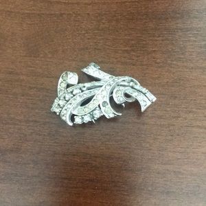 Vintage Silver toned broach with crystals